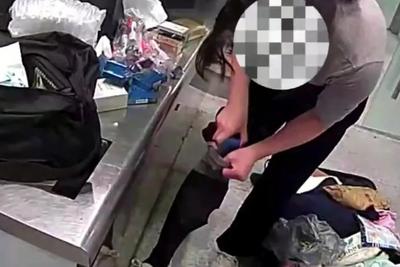 神色紧张、裤袜藏烟！青岛胶东机场海关查获旅客藏匿代购物品→