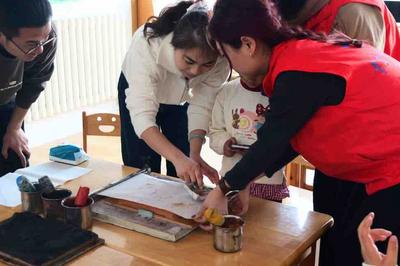 真情传博万里行再出发，非遗木版年画温暖“星星的孩子”