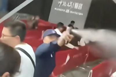 官方通报“深圳一楼盘数百人通宵排队抢房，保安喷辣椒水赶人”