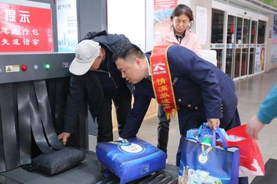 假期首日集中出行特点明显！青岛汽车总站多举措护航旅客出行