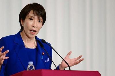 高市早苗向靖国神社献祭品