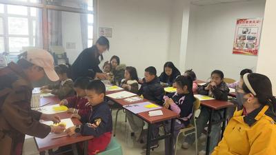 書香名苑社區聯合西園美術館開展 “一壺春茶” 主題公益美術課 以美育童心繪春日