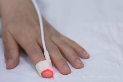 女子美甲后长出霉菌变“绿指甲”！这些健康隐患要警惕