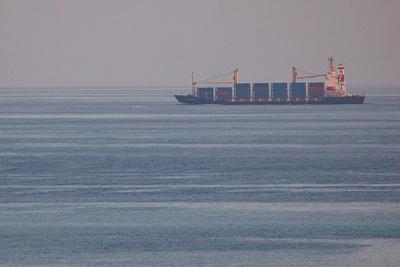 伊朗最高领袖顾问警告美国：或将封锁曼德海峡作为反制