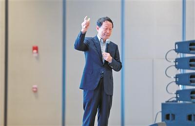 青报会客厅 | 李希贵：为人父母，贯穿一生的“角色扮演”