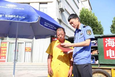 修车师傅有了“固定工位”，小蓝伞下藏着这座城市的温柔