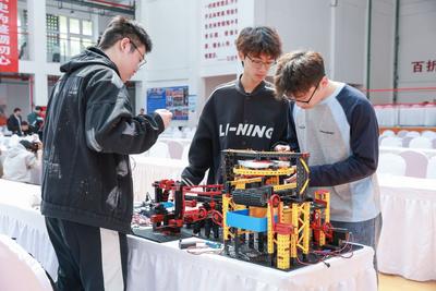 比创意、赛设计、拼智能，755支队伍在青同台竞技