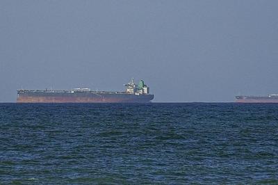 僵局难解，美坚持对伊海上封锁并继续增兵，伊警告将作“前所未有”回击