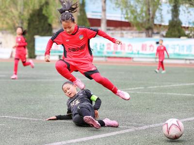 青岛宁夏路小学获得第三十六届市长杯校园足球联赛小学女子乙组精英组冠军