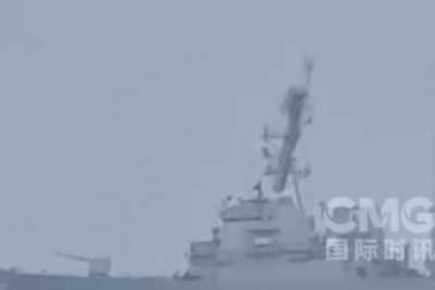 导弹“锁定”、部署无人机，伊朗公布驱离美军舰视频→