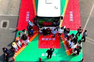 爱暖星途、安全“童”行！青岛巴士为孤独症儿童送上特别的节日礼物