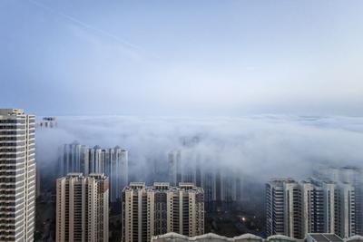 青岛今天晴转多云，沿海有雾，市区最高气温18℃，最低气温11℃