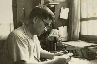 台湾女生在抗战纪念墙上找到《日月潭》作者的名字！