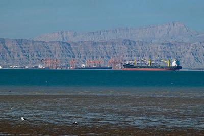 美海军已拦截8艘进出伊朗港口的油轮