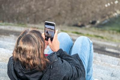 新研究：长期使用AI陪伴或影响心理健康