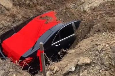 官方通报填埋奔驰车祭祀：因封建迷信违法违规填埋车辆，已积极配合整改 