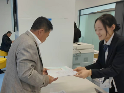 开药店，“一个窗口、两天拿证”  西海岸新区药店经营“一件事”改革落地，办理时限压缩75%