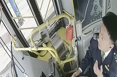 “Don’t worry！”泰国游客坐反方向，青岛巴士驾驶员暖心指路传温情