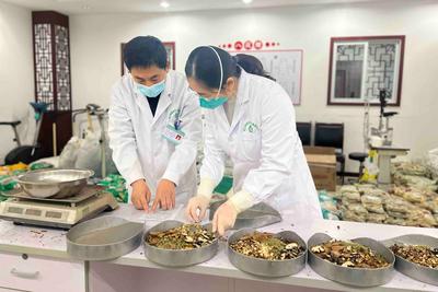 青岛市中医药文化与传统美德宣讲报告会举行
