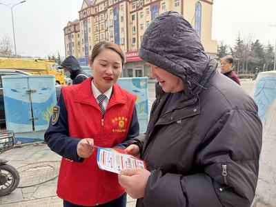 筑牢道路交通安全防線 溫馨校車公司開展“文明交通”志愿服務活動