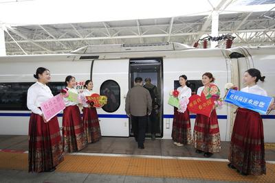 铁路青岛北站开出“牡丹号”赏花列车，途经日照、临沂、济宁、菏泽等地市
