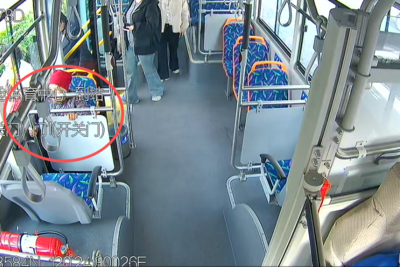 七旬老人坐错车迷路，青岛巴士热心人开私家车送回家