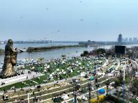 帐篷连营风筝竞天，清明踏青热度不减