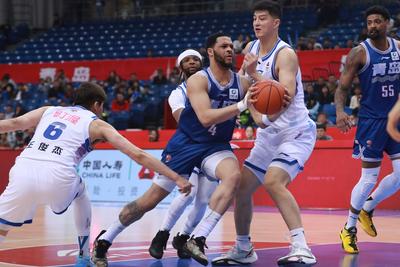 两小时肉搏战！青岛男篮一分复仇宁波