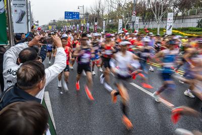 涉及65条公交路线！海尔·2026青岛马拉松赛公交调流信息请查收→