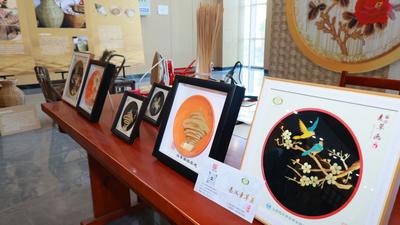 一编一织皆传承，青岛草编展走进大学校园