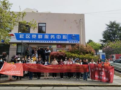 金门路街道逍遥社区联合区科技局持续开展“人人动手洁净家园“小广告专项清理整治行动