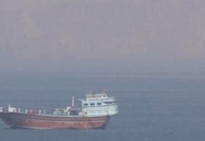 英国首相：英方不支持封锁霍尔木兹海峡