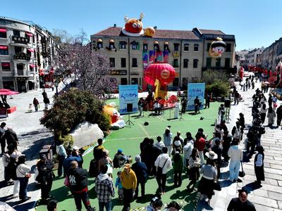 清明假期，青岛历史城区水龙池畔奏响“春之乐章”