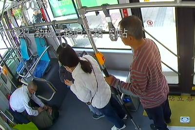 一人施救、全车响应！青岛公交车厢"上演"教科书式紧急救援