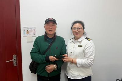 河南游客遗失手机，青岛巴士驾驶员暖心接力“完璧归赵”