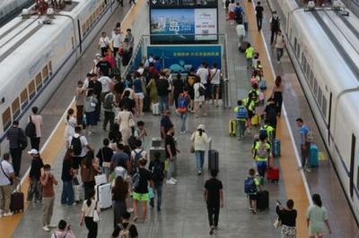 五一假期首尾高峰时段增开多趟夜间高铁，旅客提前7至5天可购票