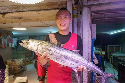 春日“第一口鲜”引来市民抢购，这家农贸市场日均挤进2万客流