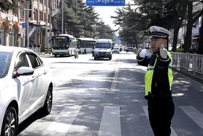 导航诱导+视频快处+高地联动！青岛交警全警护航清明平安路