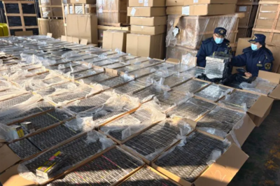 黄岛海关查获夹藏出口卷烟154.7万支、烟丝2吨