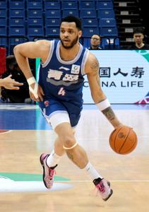 主将受伤无心恋战，青岛男篮不敌北京无缘三连胜