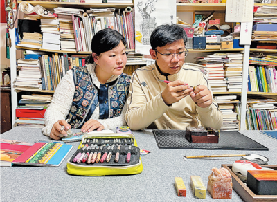 笔墨印石寄山海情！青岛​“90后”伉俪的文艺新表达