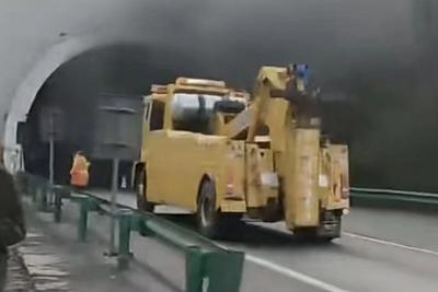 视频丨“妈，我在隧道救了个人，我可能出不去了……”