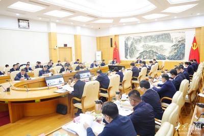 山东省委常委会召开会议