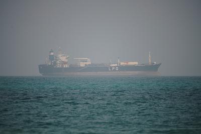 伊朗方面称霍尔木兹海峡进出通道仍处于封锁状态，任何船只都无权通行