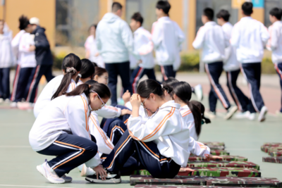 青岛校园大课间：撒了欢儿地玩