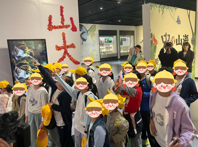 打造‘物质+精神’双帮扶体系！青岛开展困境儿童高校研学实践活动