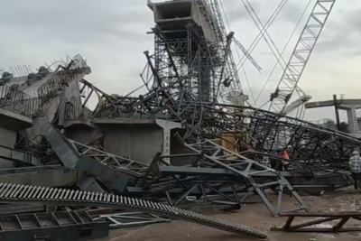 印度一在建桥梁坍塌致6人死亡多人被困