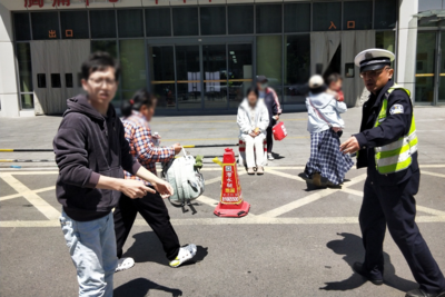 “跟紧我！”警笛拉响，不到20分钟断指儿童被护送到医院