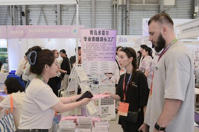 获评“中国十大化妆品产业基地”，“中国睫毛之都·平度”亮相上海CBE