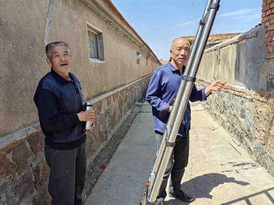 青岛故事 | 救人！六旬邻居变身“翻墙侠”，闯火海背出八旬俩老人